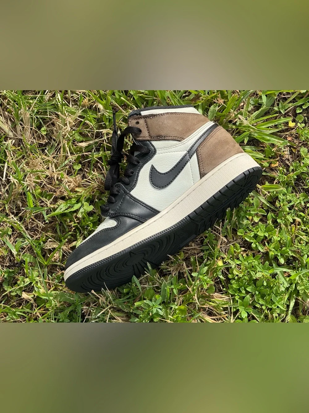 Jordan 1 Retro High OG Dark Mocha GS Size 5Y Woman’s size 6.5